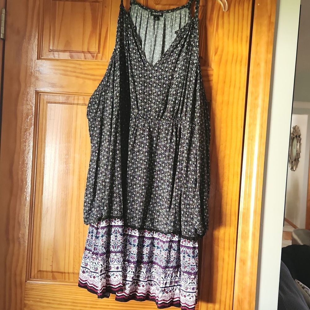 - Torrid Multi-Color Border Print Challis Cold Sh… - image 3